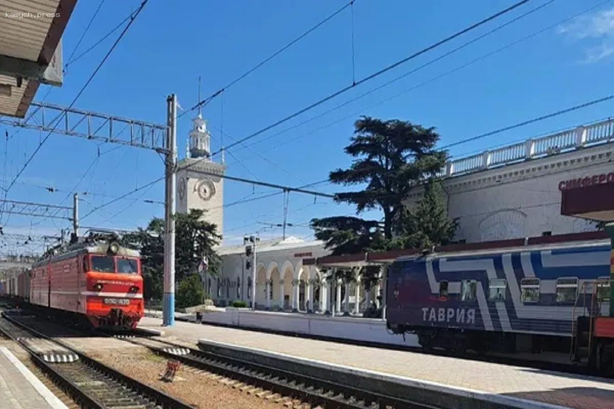 Туристы стремительно раскупают билеты на поезда в Крым