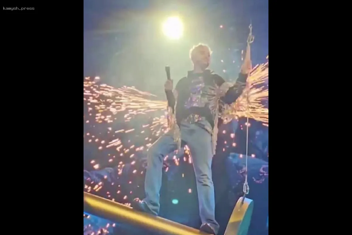 Меня поджарили: Филипп Киркоров прокомментировал инцидент с пиротехникой во время концерта