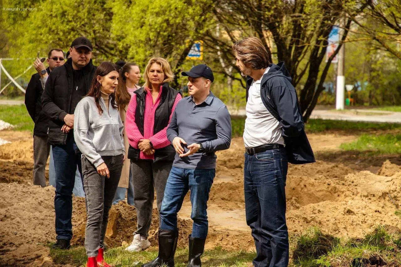 Максим Красноцветов, глава округа Пушкинский, проверил ход работ по озеленению лесопарка «Банный лес» в Красноармейске