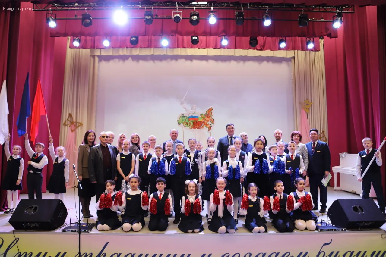 Мэр Иркутска Руслан Болотов и почетные граждане города оценили новые образовательные учреждения