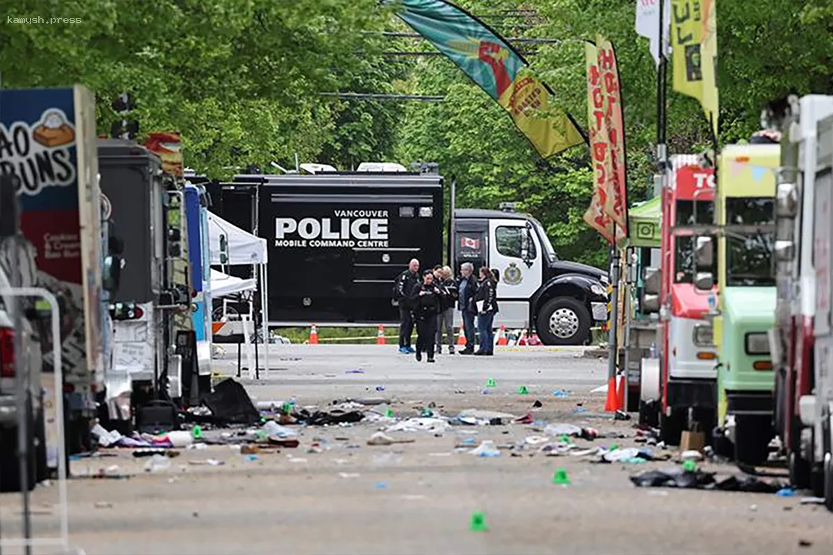 В результате наезда автомобиля на толпу на фестивале в Канаде погибли 11 человек