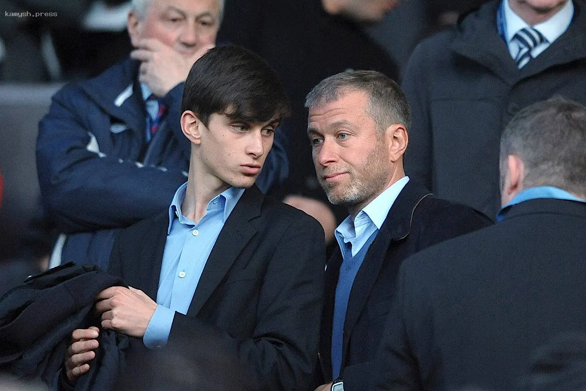 Сын миллиардера Абрамовича расстается с моделью-женой вскоре после рождения их ребенка