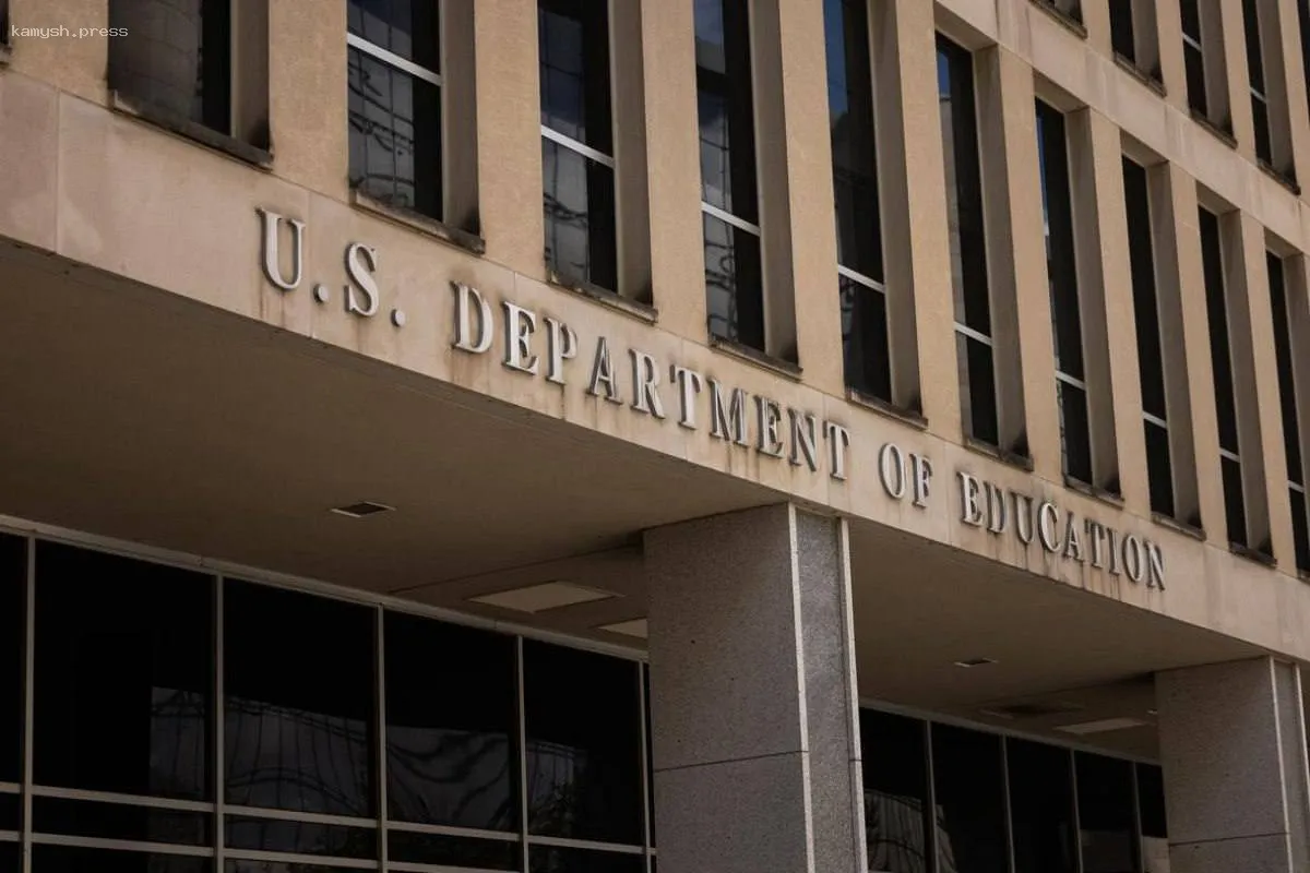 Американец, родившийся в 2154 году, подал заявку на пособие по безработице в 2054 году