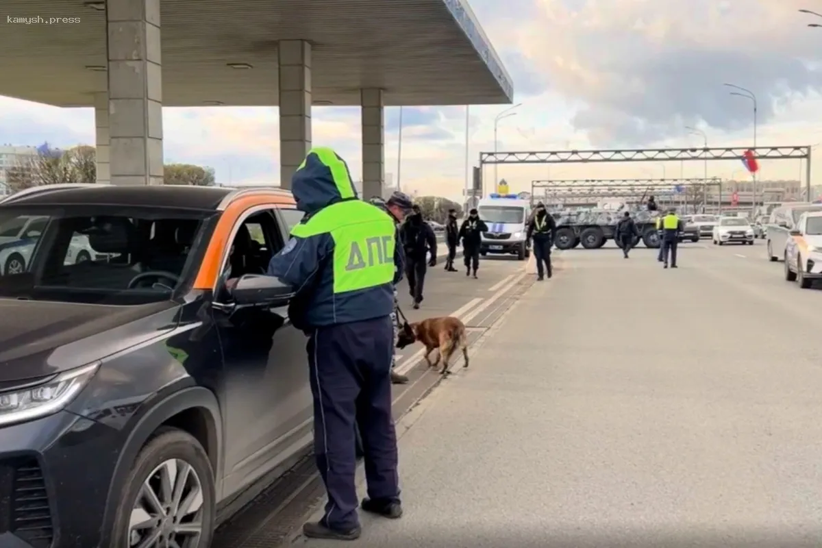 В Санкт-Петербурге полиция провела рейд с использованием военной техники