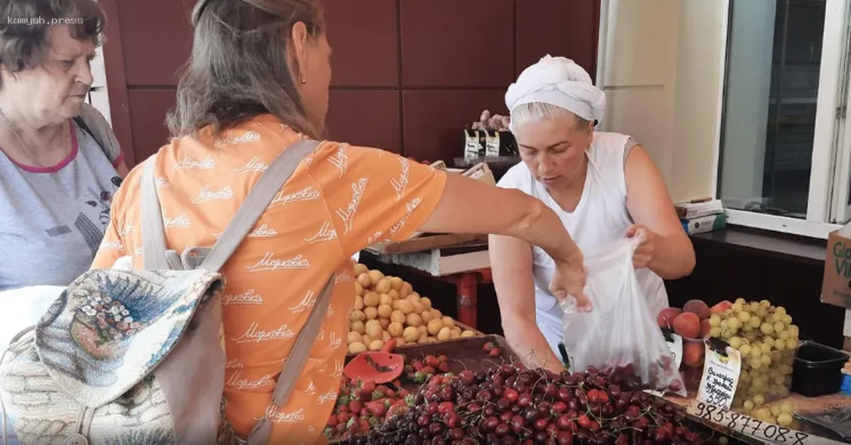 Экономист прогнозирует рост цен на овощи и фрукты в России летом 2025 года