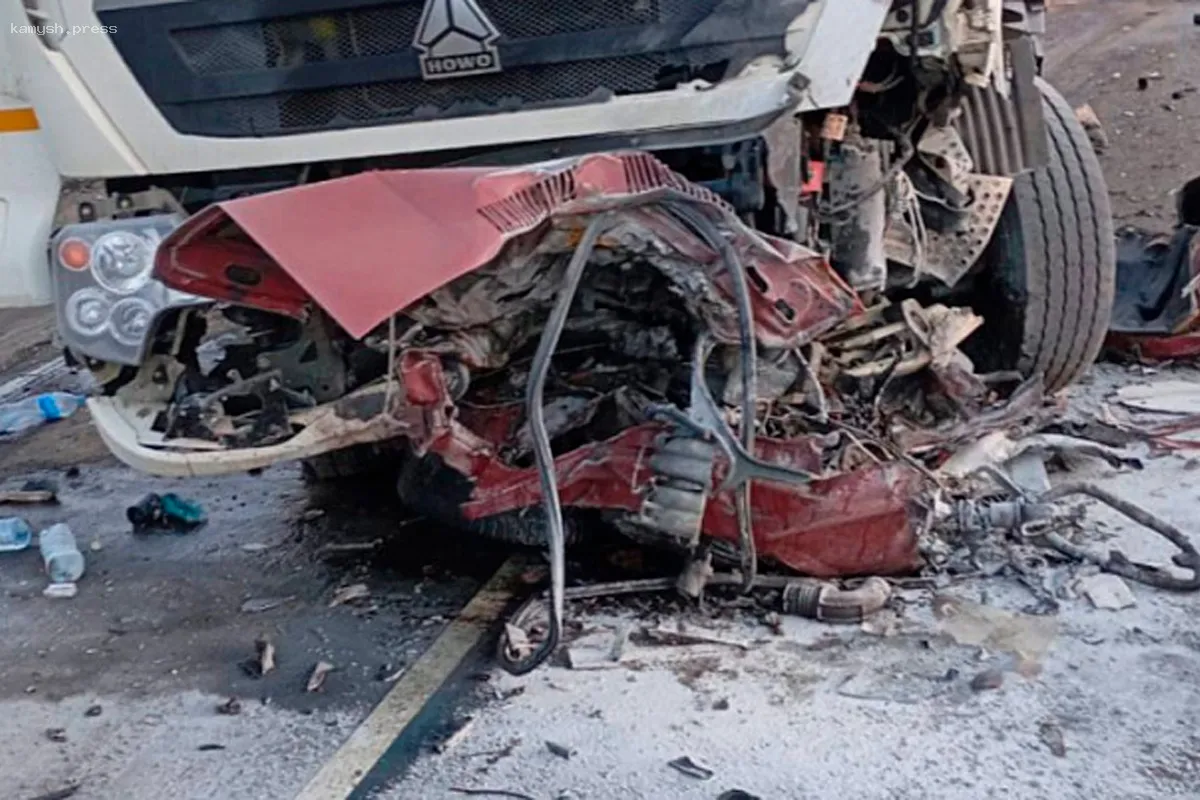 ДТП с грузовиком в Тверской области унесло жизни трех человек