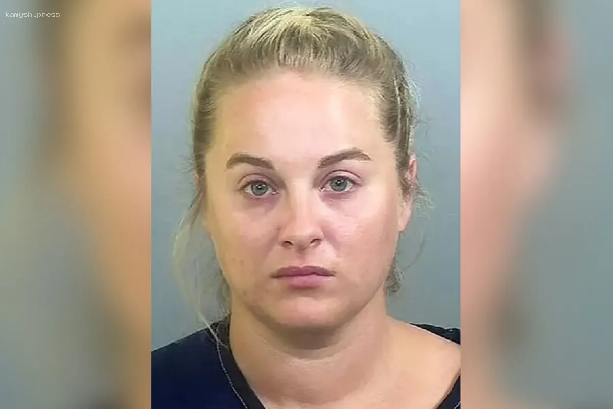 Учительница в США отправила ученику интимное фото и была уволена