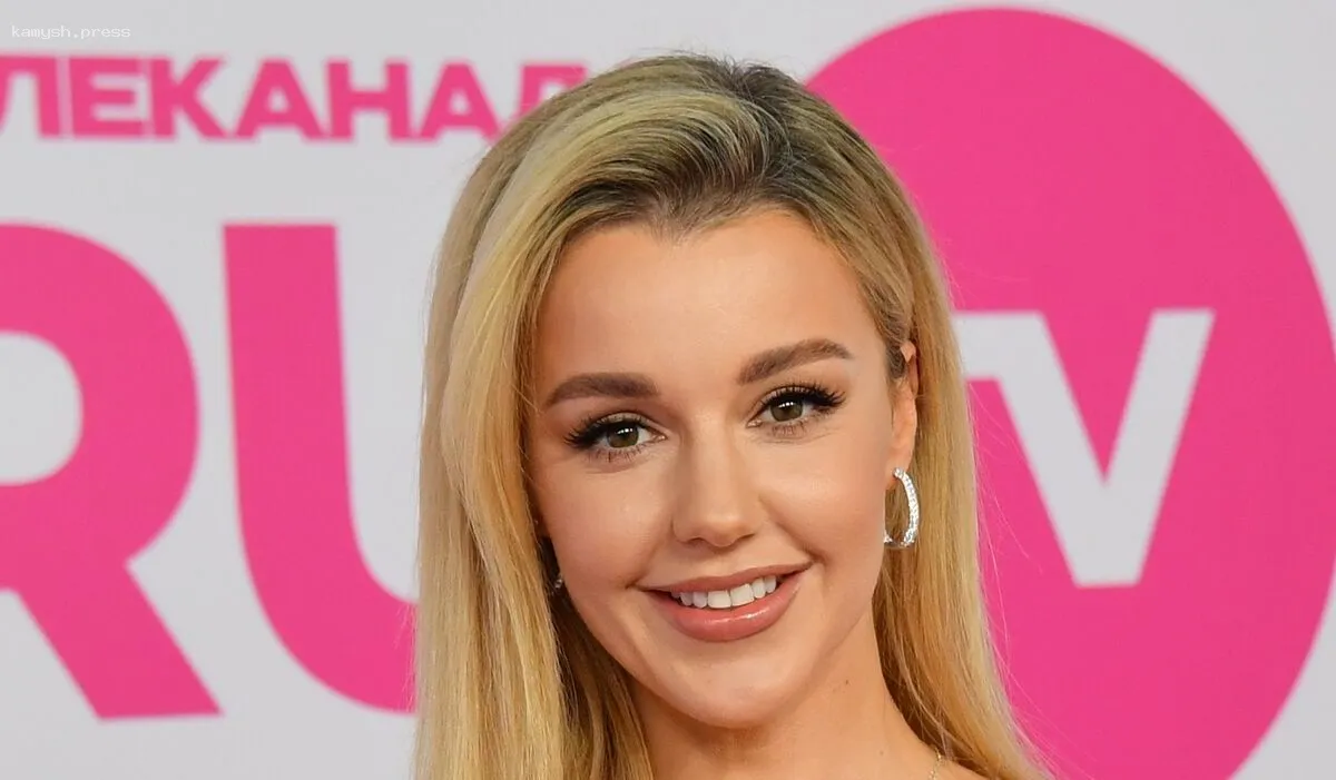 Назвала жениха «дураком» и брачную ночь провела с Губерниевым. Как стала знаменитой Юлианна Караулова