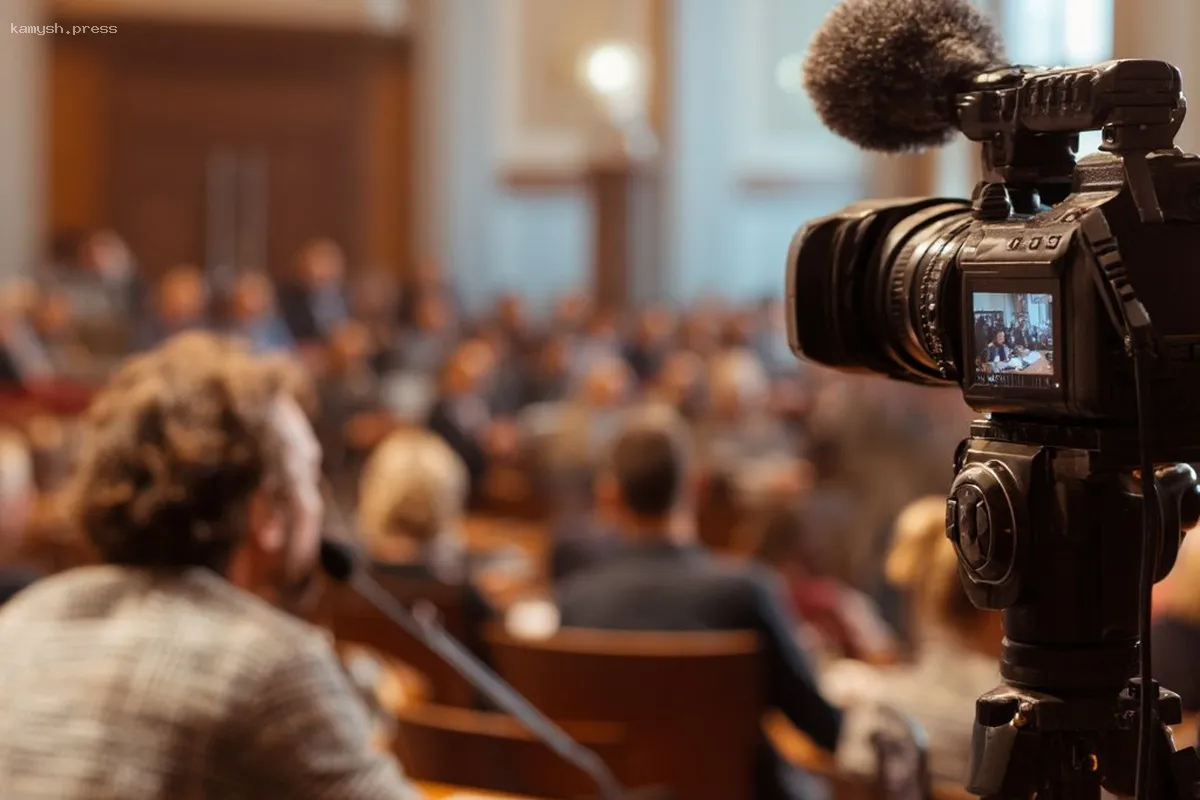 Чьи интересы важнее: эксперт объяснила, как проводить съёмку на публичных заседаниях
