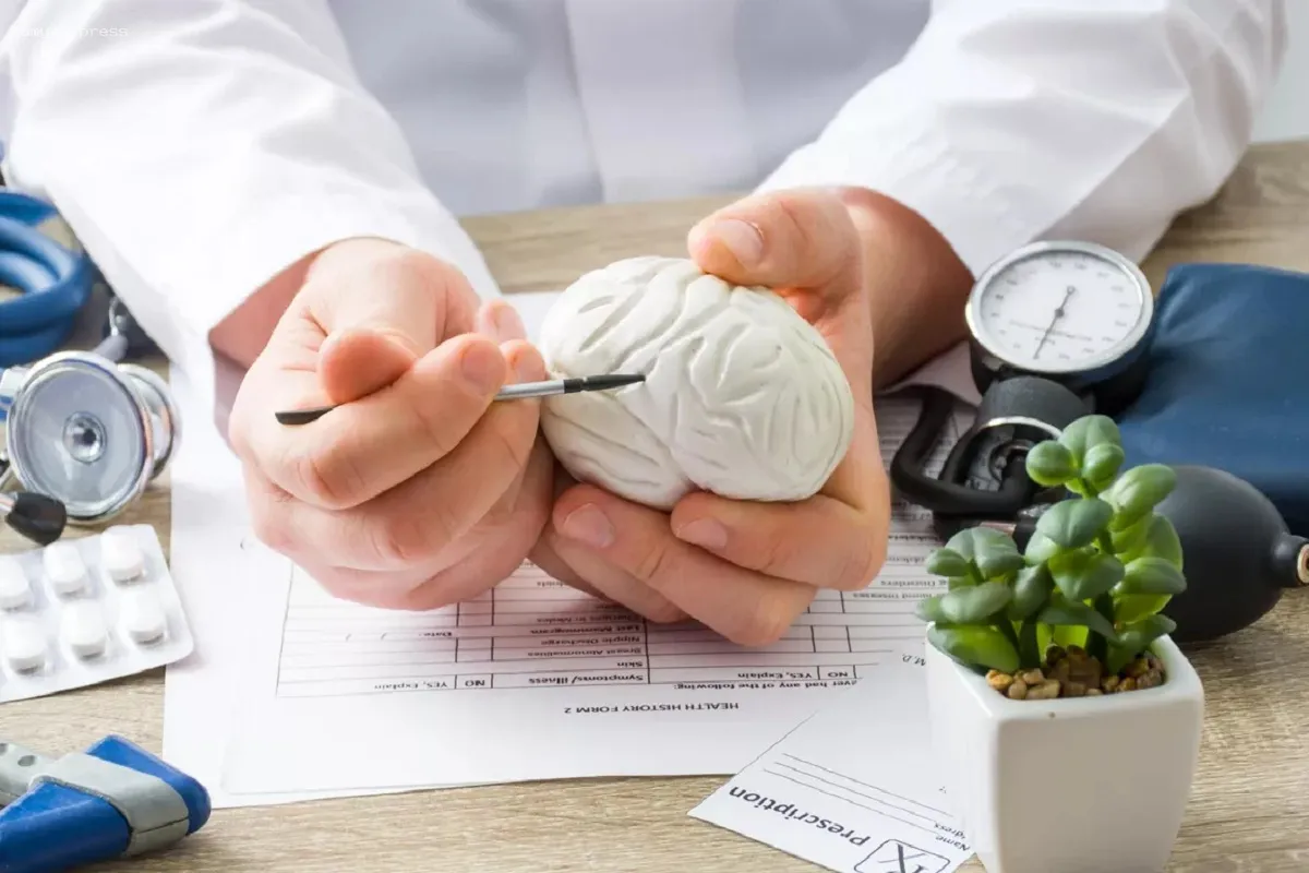 Хирург Умнов выделил ранние симптомы инсульта