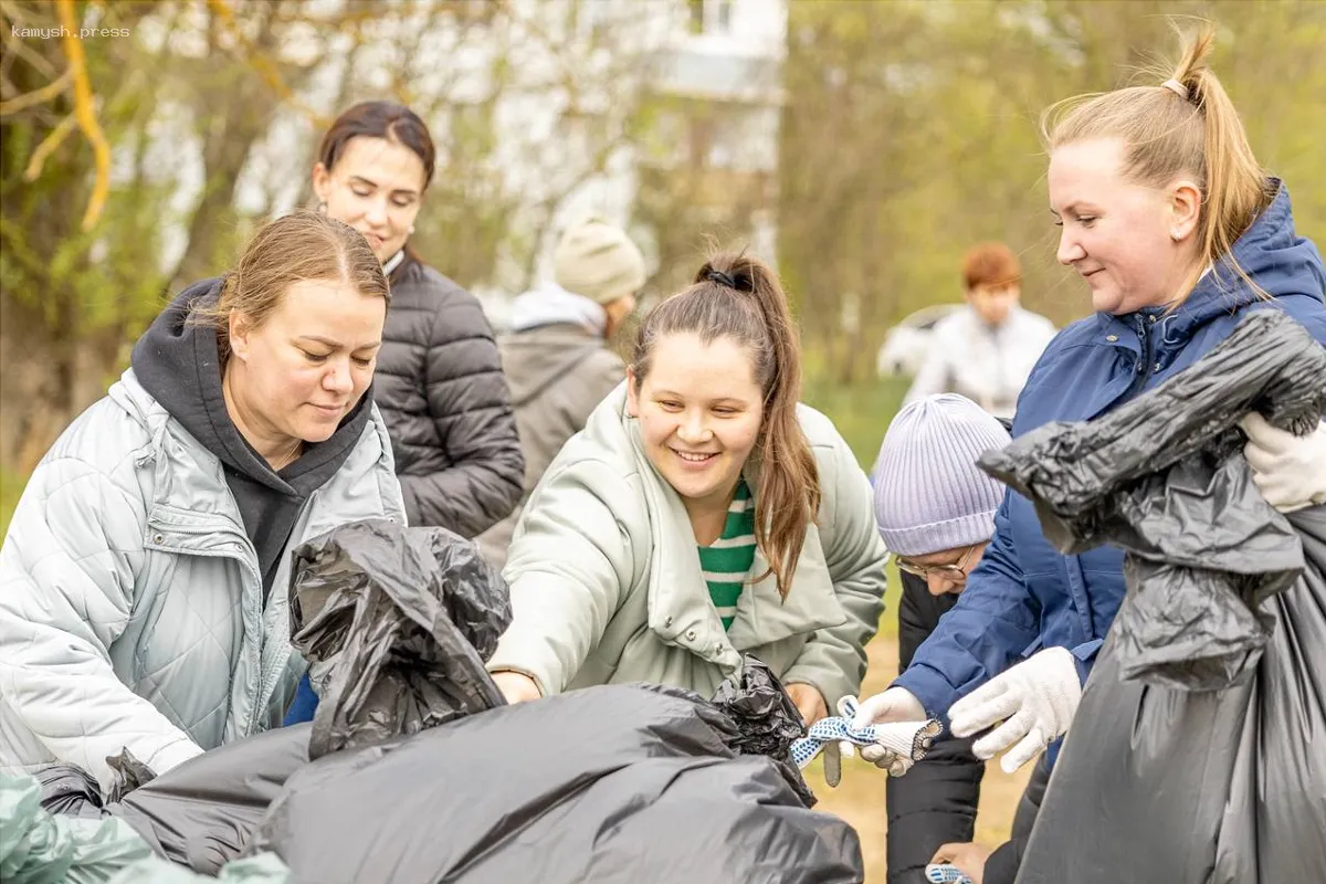 В Орехово-Зуеве на субботнике очистили берега Клязьмы от мусора