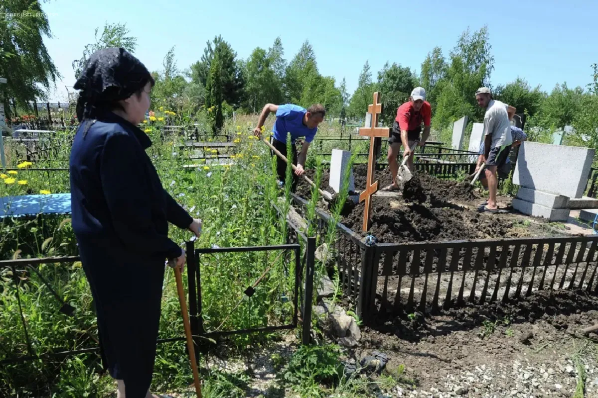 В Ярославской области кладбище из-за обрушения берега угрожает упасть в Волгу