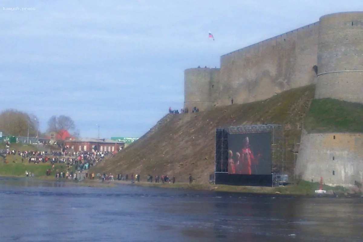 Мэр Нарвы высказала свое мнение о праздничном концерте 9 мая в Ивангороде