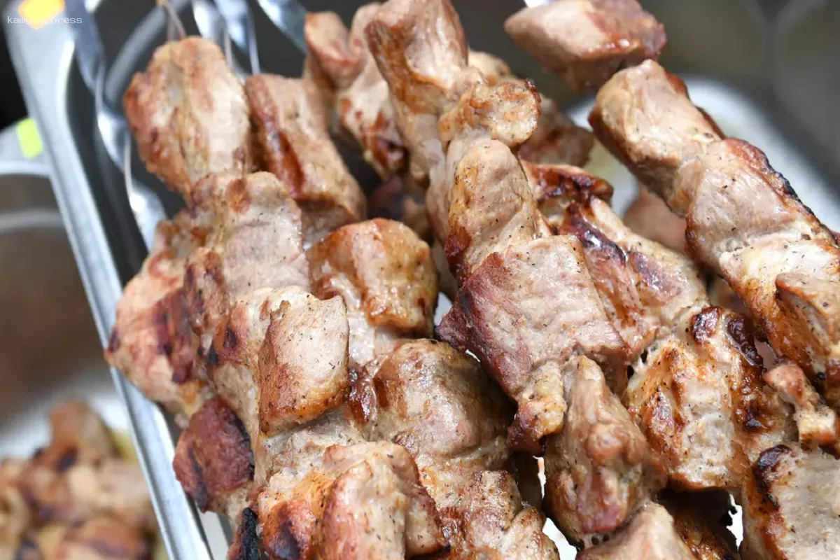 Новосибирцам рекомендовали ограничить потребление жареного мяса на открытом огне