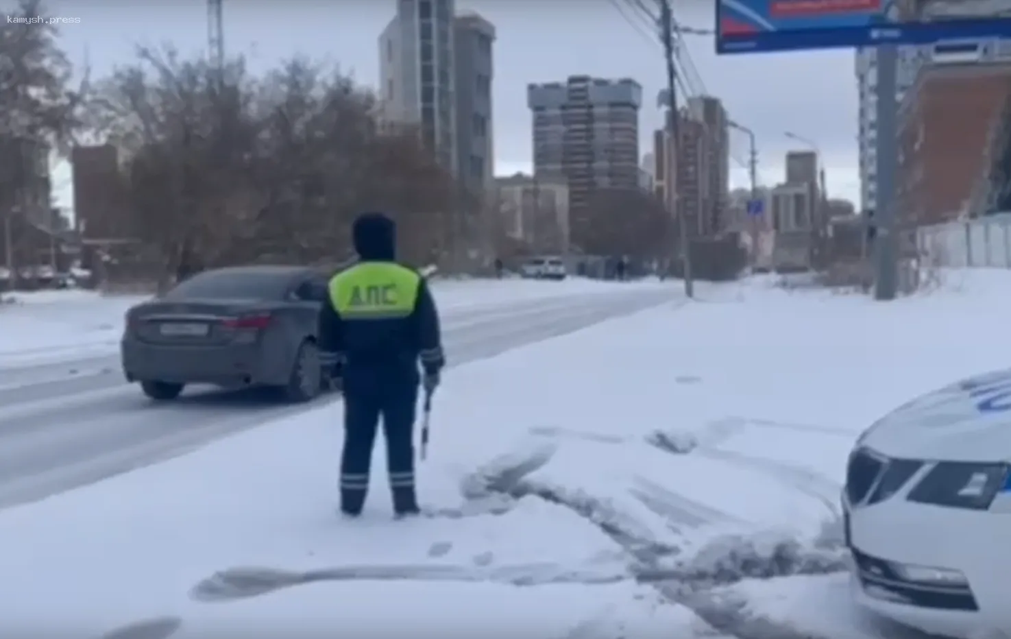 Более 200 тонн реагентов и 125 единиц техники: Новосибирск противостоит неожиданному возвращению зимы