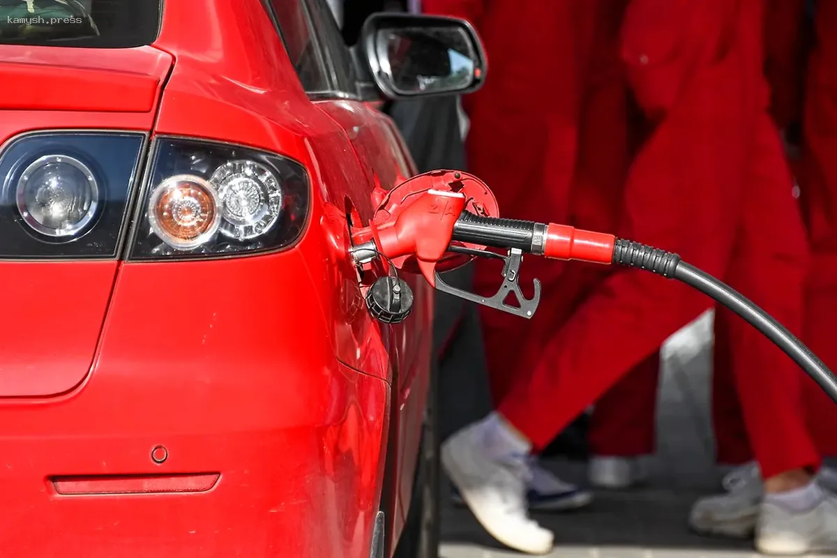 Бензин АИ-100 стал предметом роскоши из-за своей цены