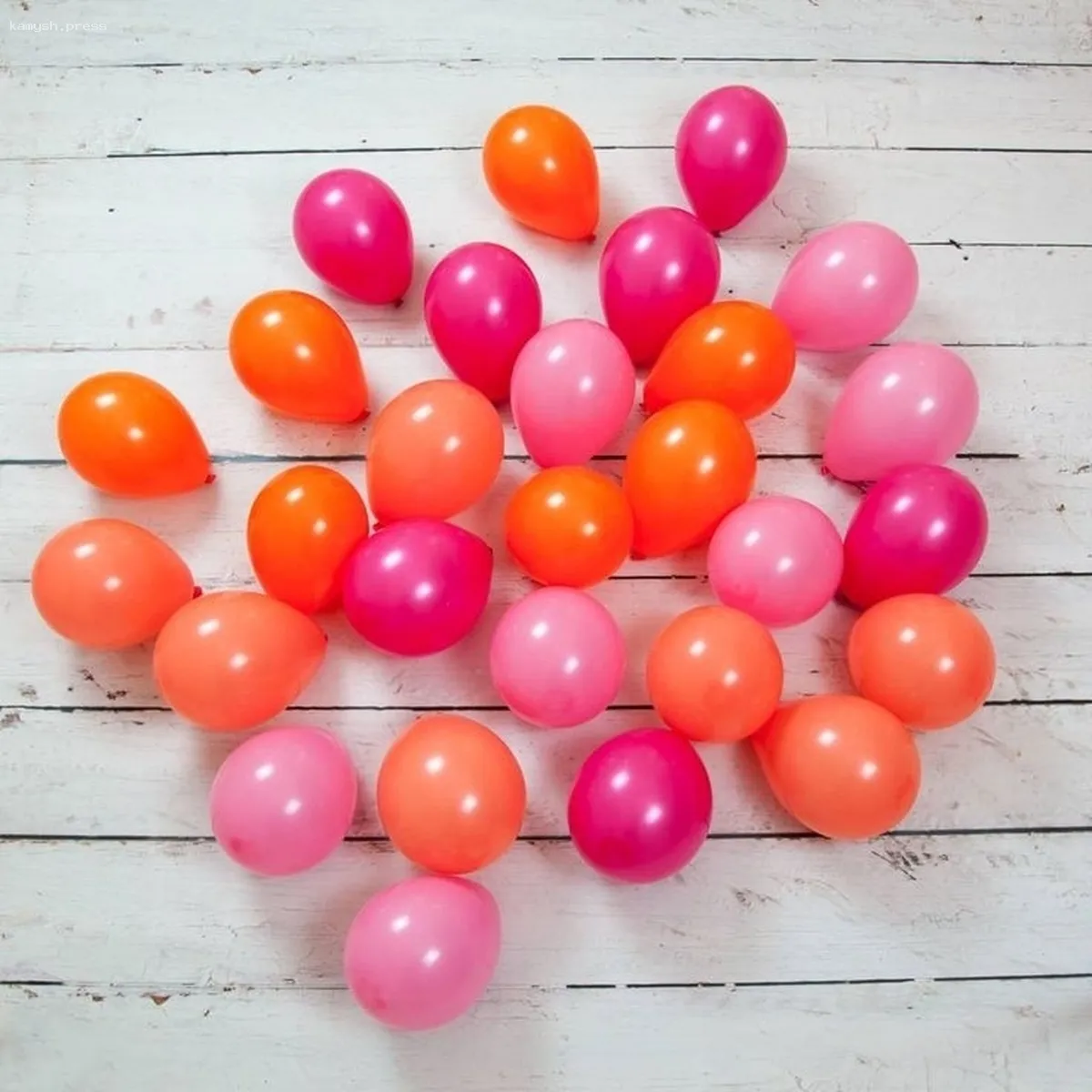 Экологический активист объяснил, можно ли утилизировать воздушные шары в мусорные контейнеры