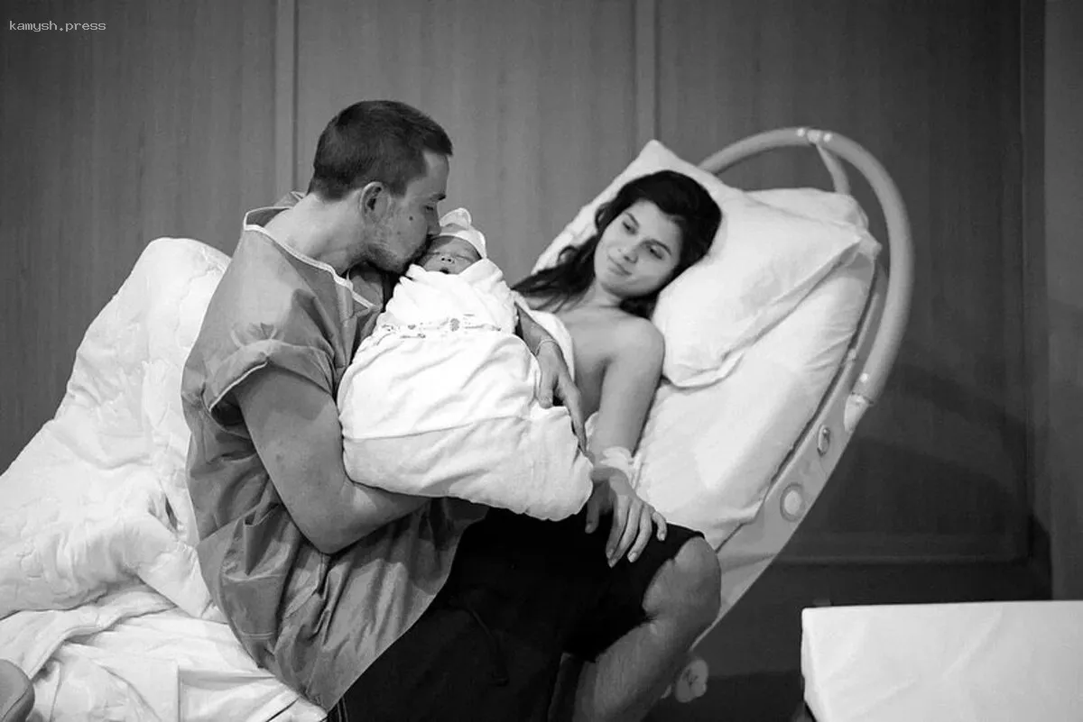 Актер Александр Петров поделился именем своего новорожденного сына