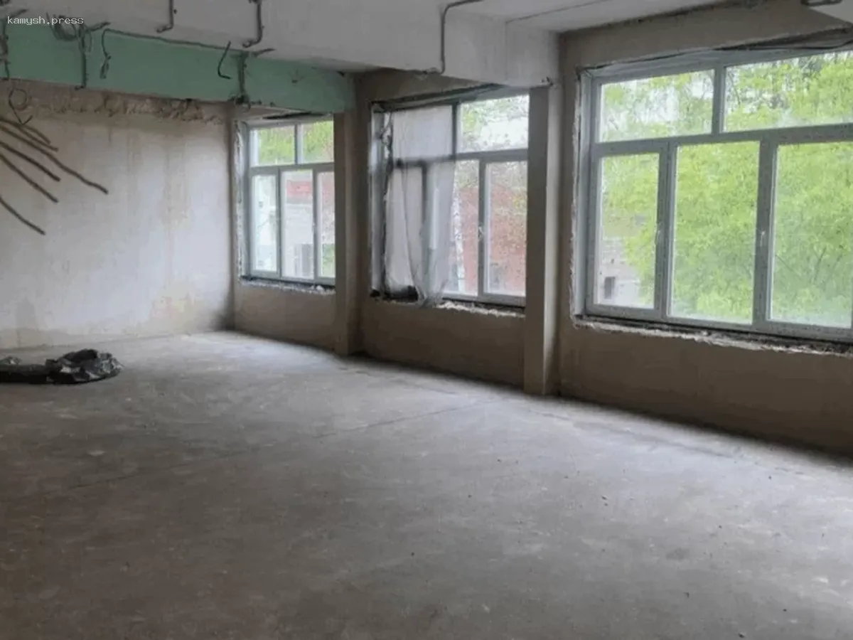 В гимназии №3 Ивантеевки начался процесс установки оконных конструкций