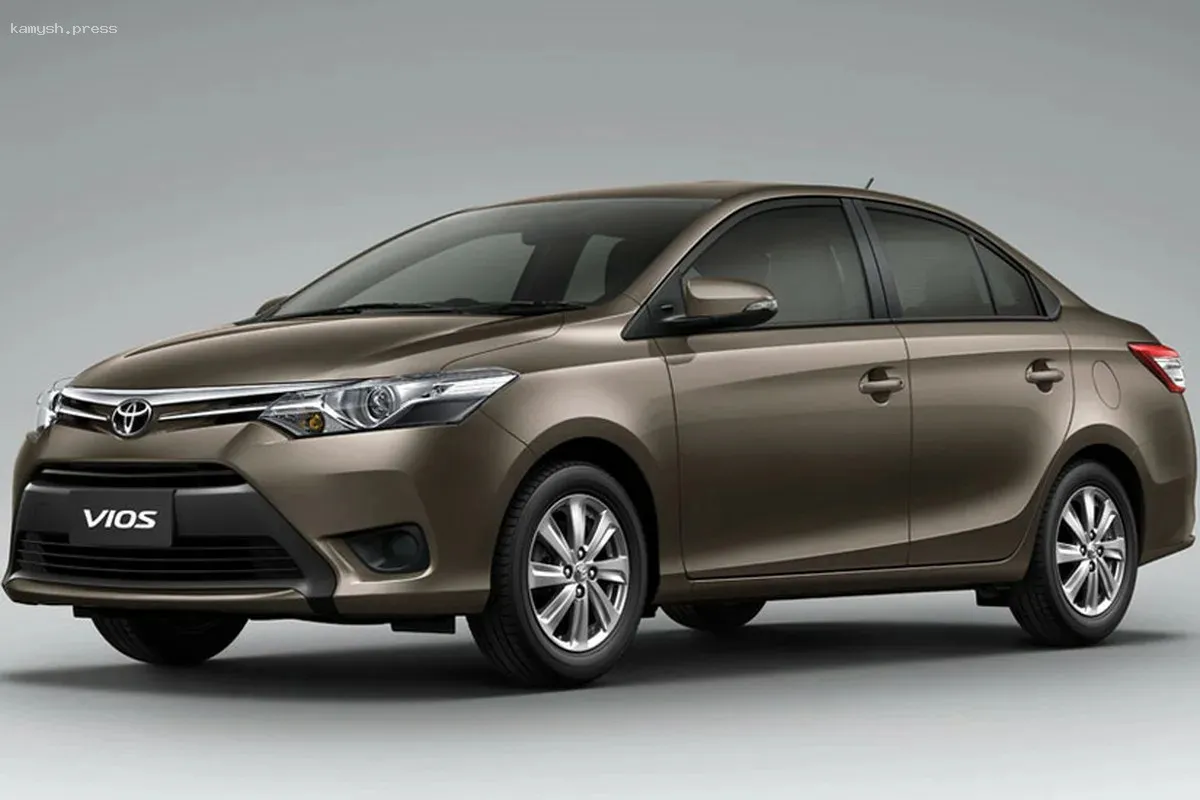 Частные импортеры привозят в Россию свежий седан Toyota Vios