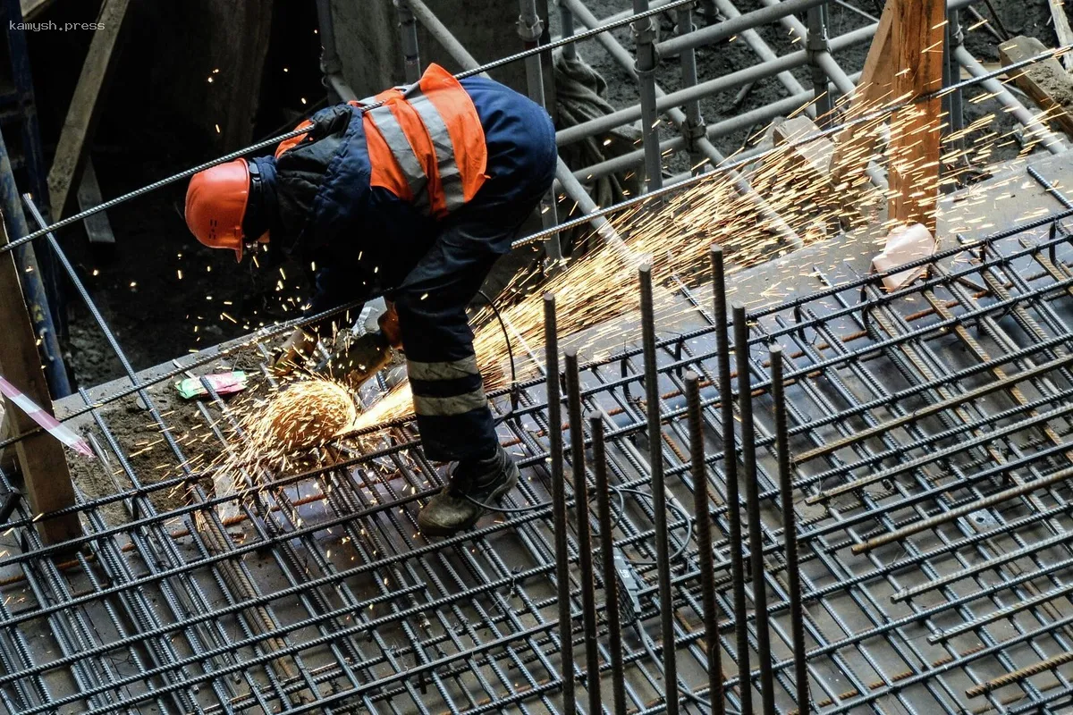 Строительная отрасль Петербурга испытывает нехватку рабочей силы в 12 тысяч человек