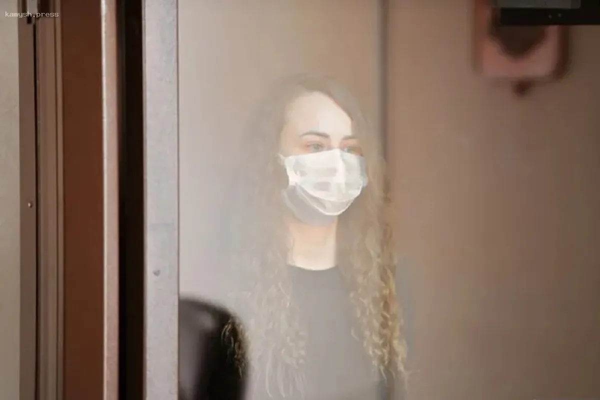 Сутенёрша, предоставлявшая несовершеннолетних главе ЧЭМК, получила срок в колонии