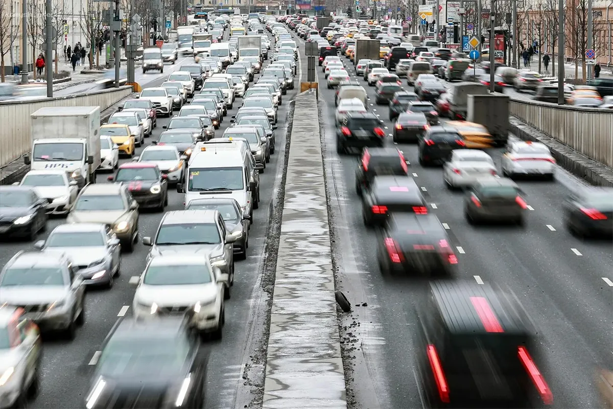 Москвичей на летней резине призвали временно отказаться от использования авто