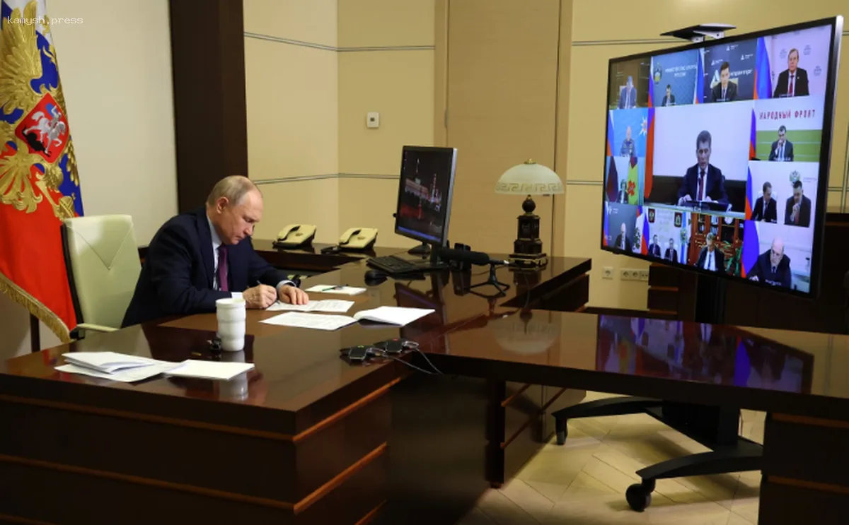 Президент России выразил необходимость в упорядочении работы комиссий, занимающихся вопросами семейной ипотеки