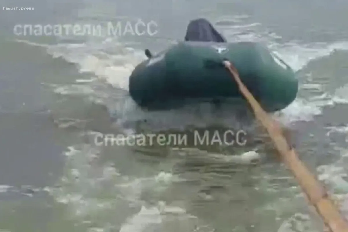 Спасатели вывели рыбака с безлюдного острова в Новосибирской области