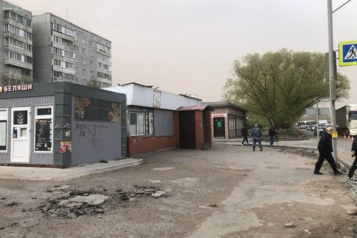 В Омской области из-за сильного ветра повреждены 47 зданий и погиб человек