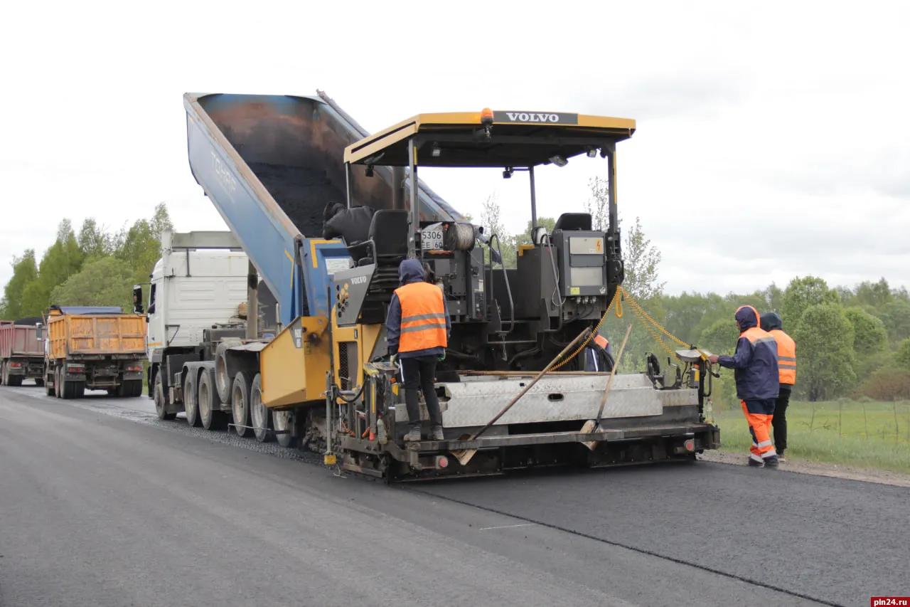 В Псковском регионе стартовала очистка дорог и подготовка к ремонту