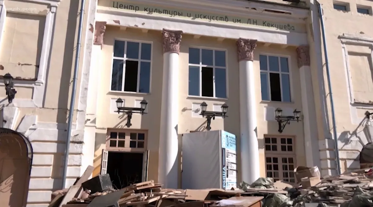 Максим Красноцветов, глава Пушкинского округа, проверил процесс ремонта Центра культуры и искусств имени Л. Н. Кекушева