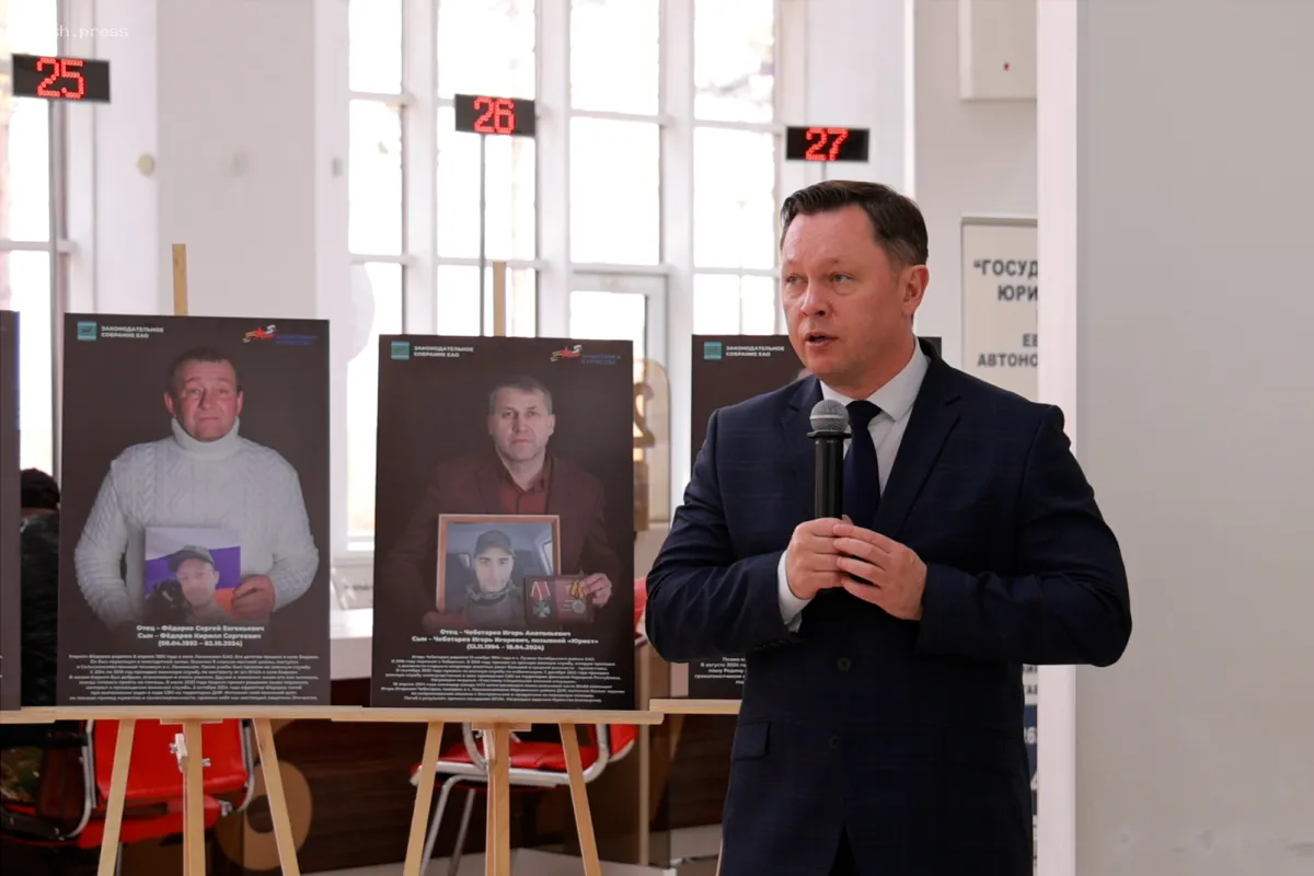 Роман Бойко на церемонии открытия выставки «Отец Героя» выразил благодарность родителям за воспитание настоящих мужчин