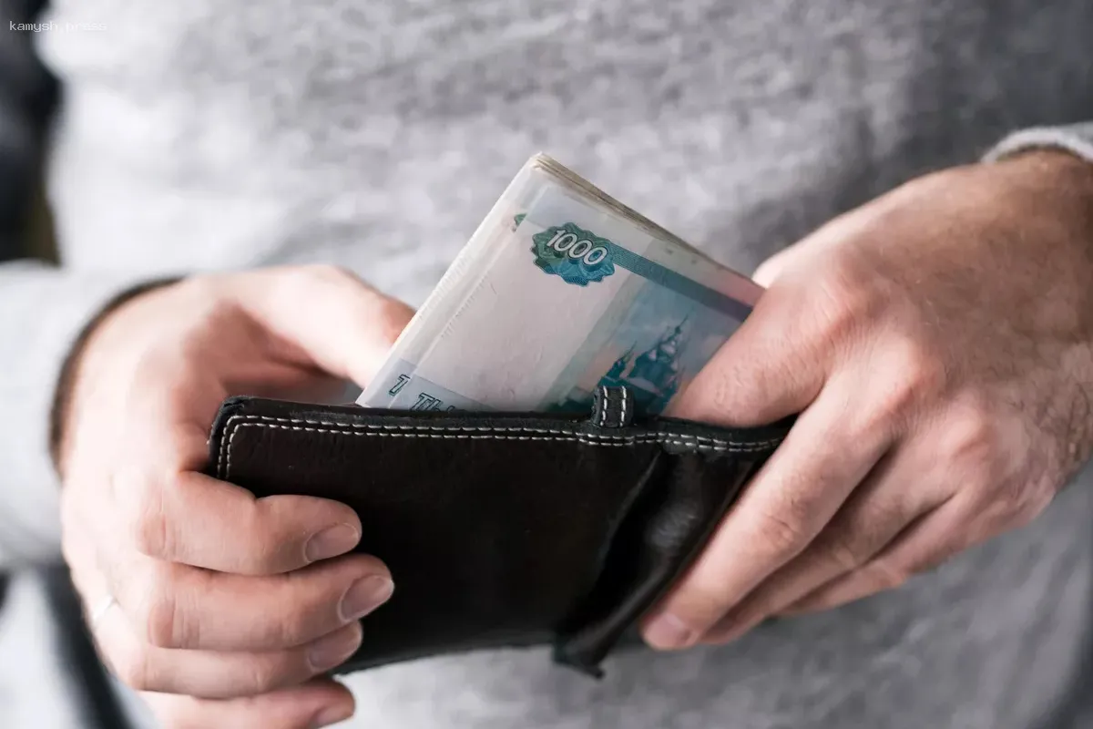 Юрист рассказала, кто сможет рассчитывать на увеличение зарплаты в июне