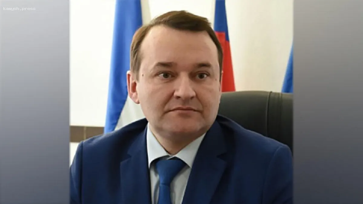 «Асфальт укладывают лопатами»: мэр российского города дал интервью на фоне фиктивных дорожных работ