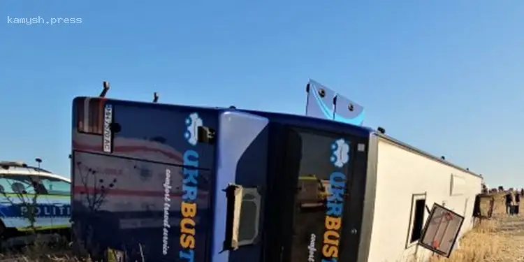 На территории Румынии перевернулся автобус с 55 украинцами — СМИ (ВИДЕО)