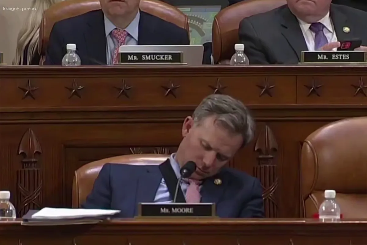 Три американских конгрессмена заснули во время заседаний