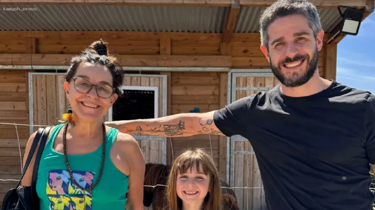 Луселия Сантус, звезда бразильской теленовеллы «Рабыня Изаура», посетила Москву с сыном