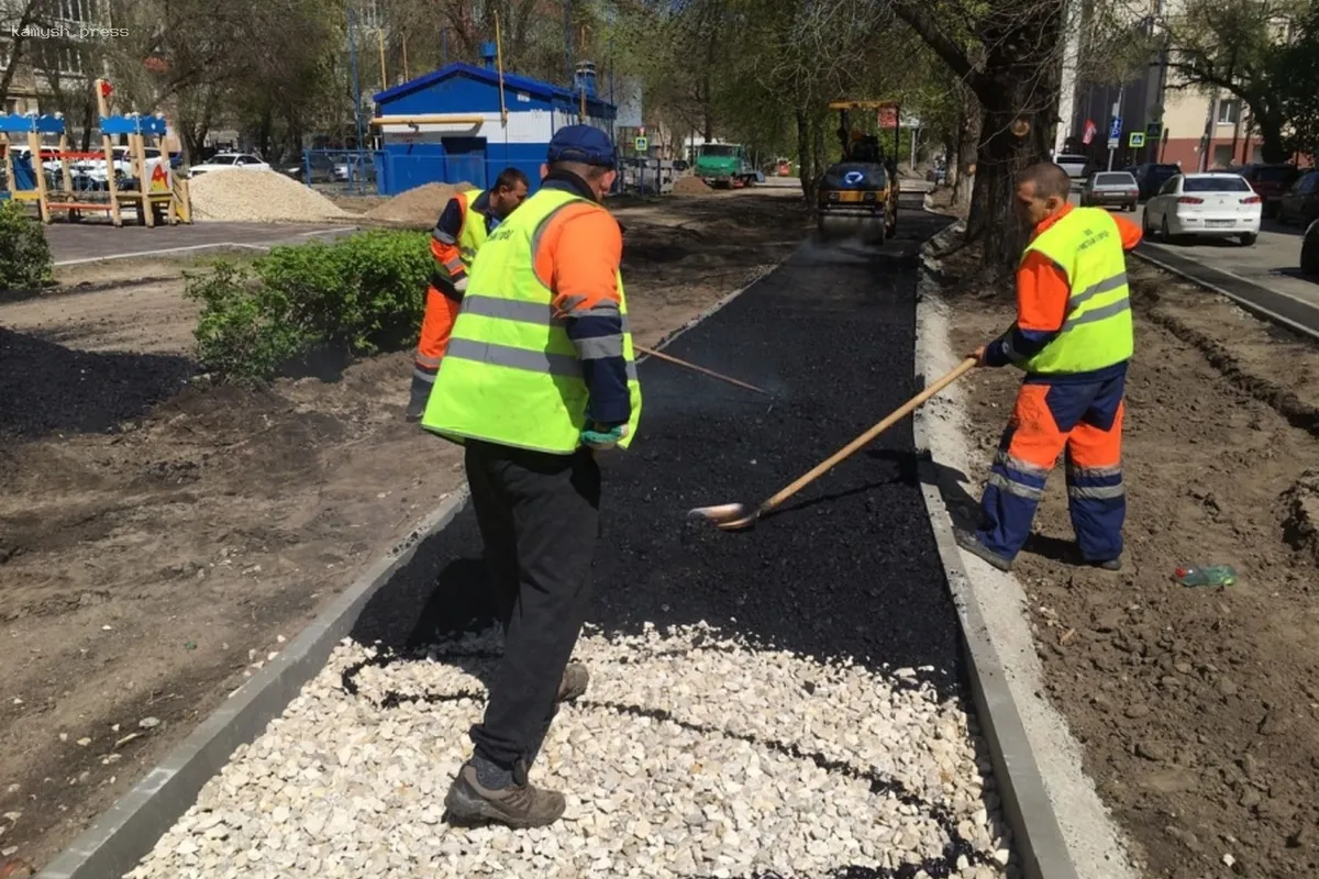 Саратов и Энгельс получили 1,7 млрд рублей для завершения работ по благоустройству дворов