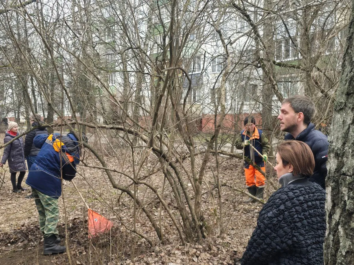 В Ивантеевке коммунальные службы провели уборку территории