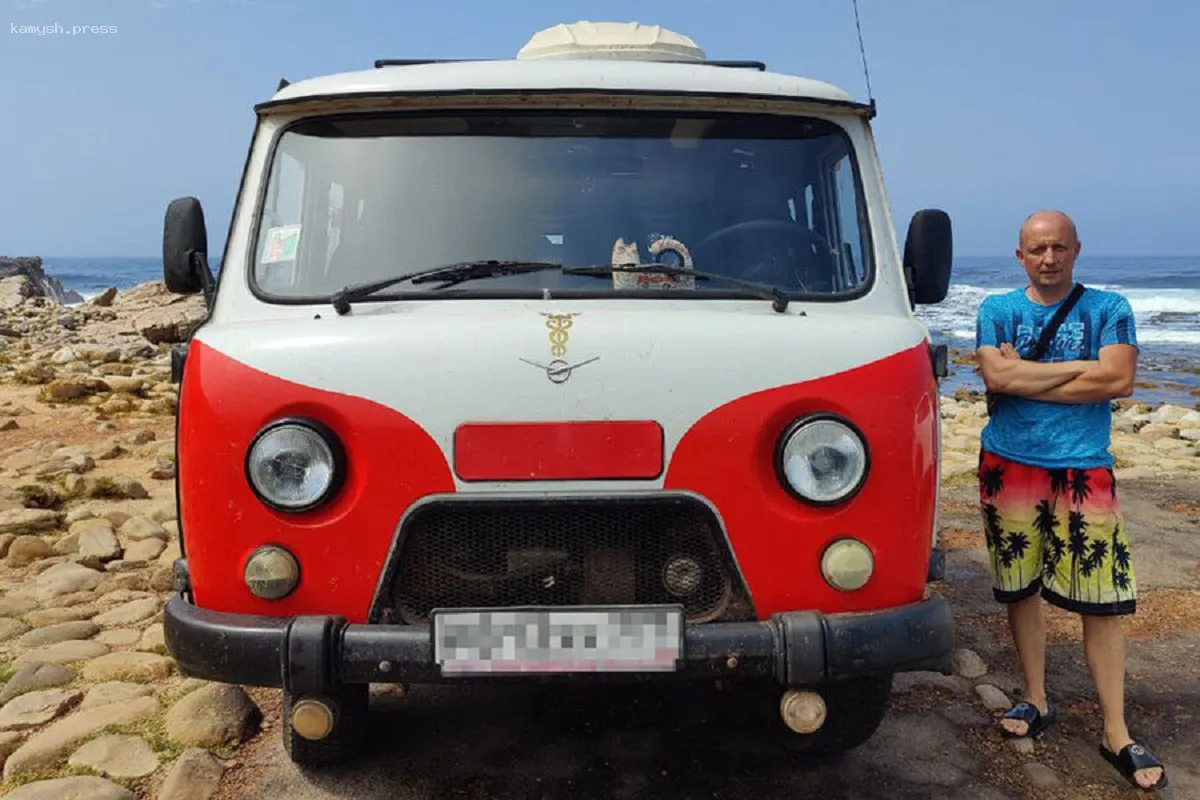 Российского авантюриста Сашу Холодного не пустили в Эквадор на «Буханке»