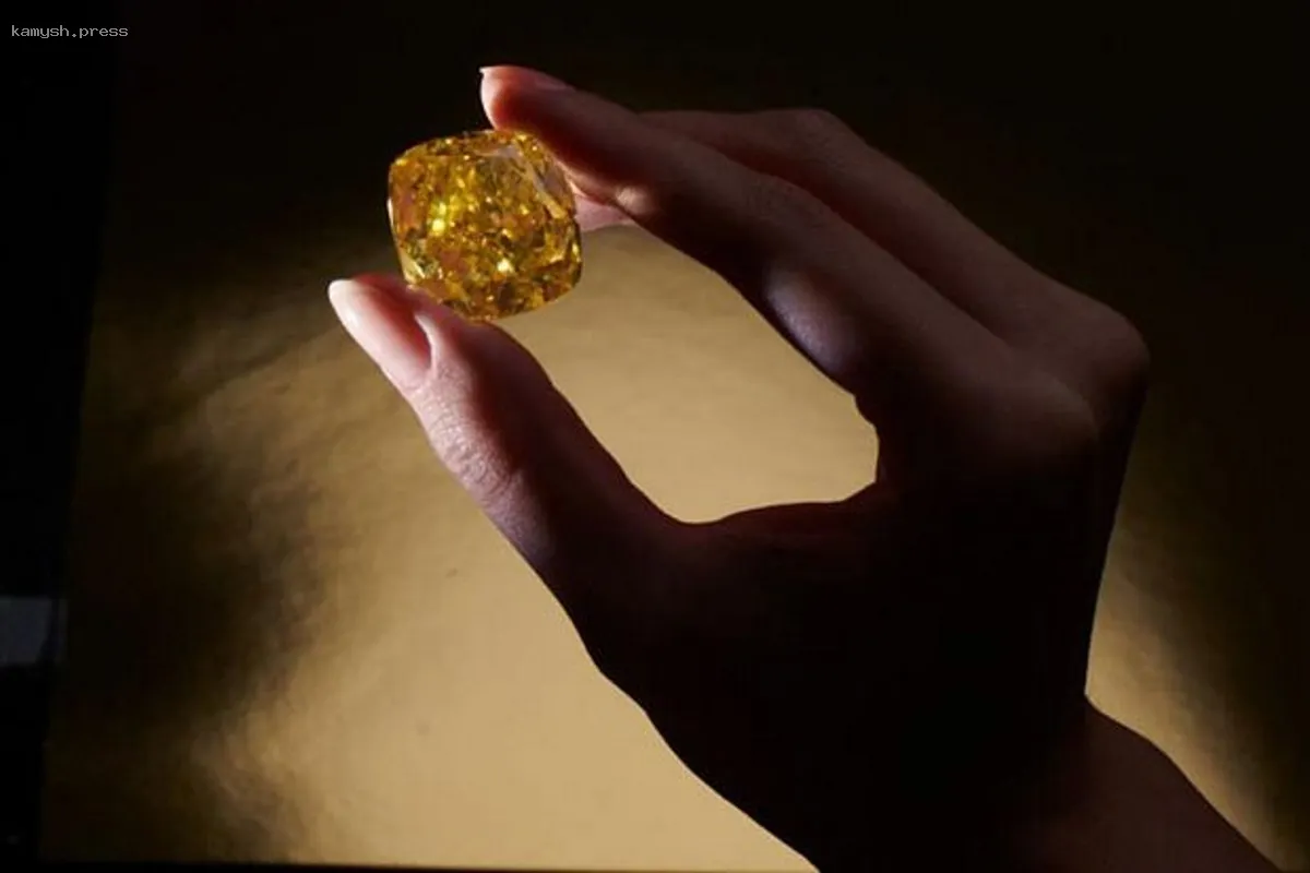 АЛРОСА завершила огранку крупнейшего бриллианта в истории России весом свыше 100 карат