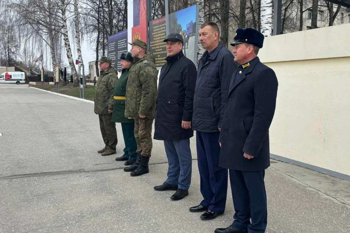 Председатель Городской Думы Нижнего Новгорода Евгений Чинцов вручил дипломы призывникам: Мы уверены — они верные защитники Родины, семьи и родного очага