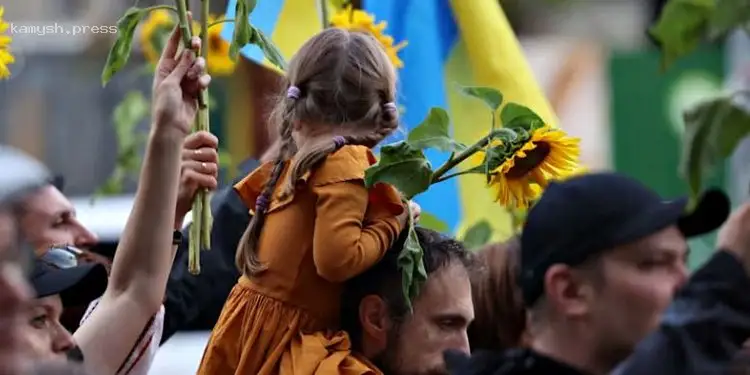 СМИ выяснили, сколько украинских беженцев потеряют право на проживание в США с 15 августа
