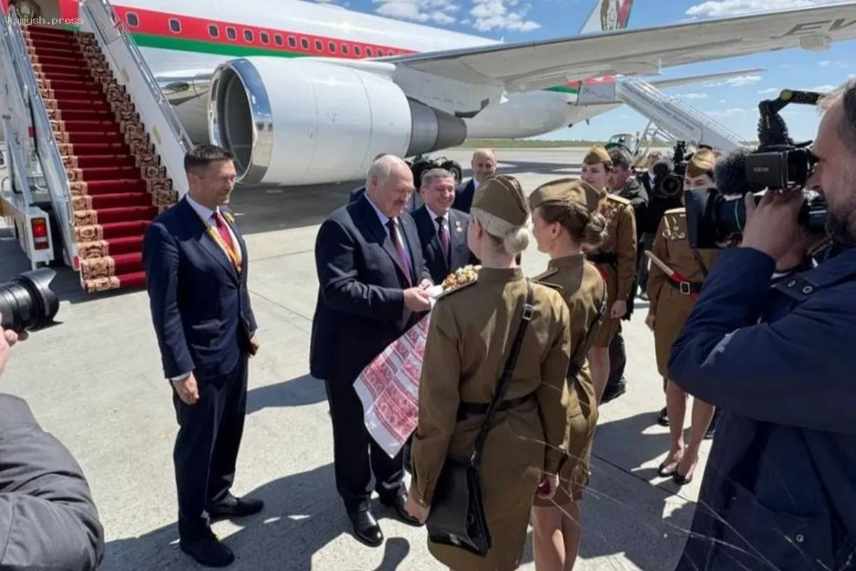 Президент Беларуси прибыл в Россию с официальным визитом