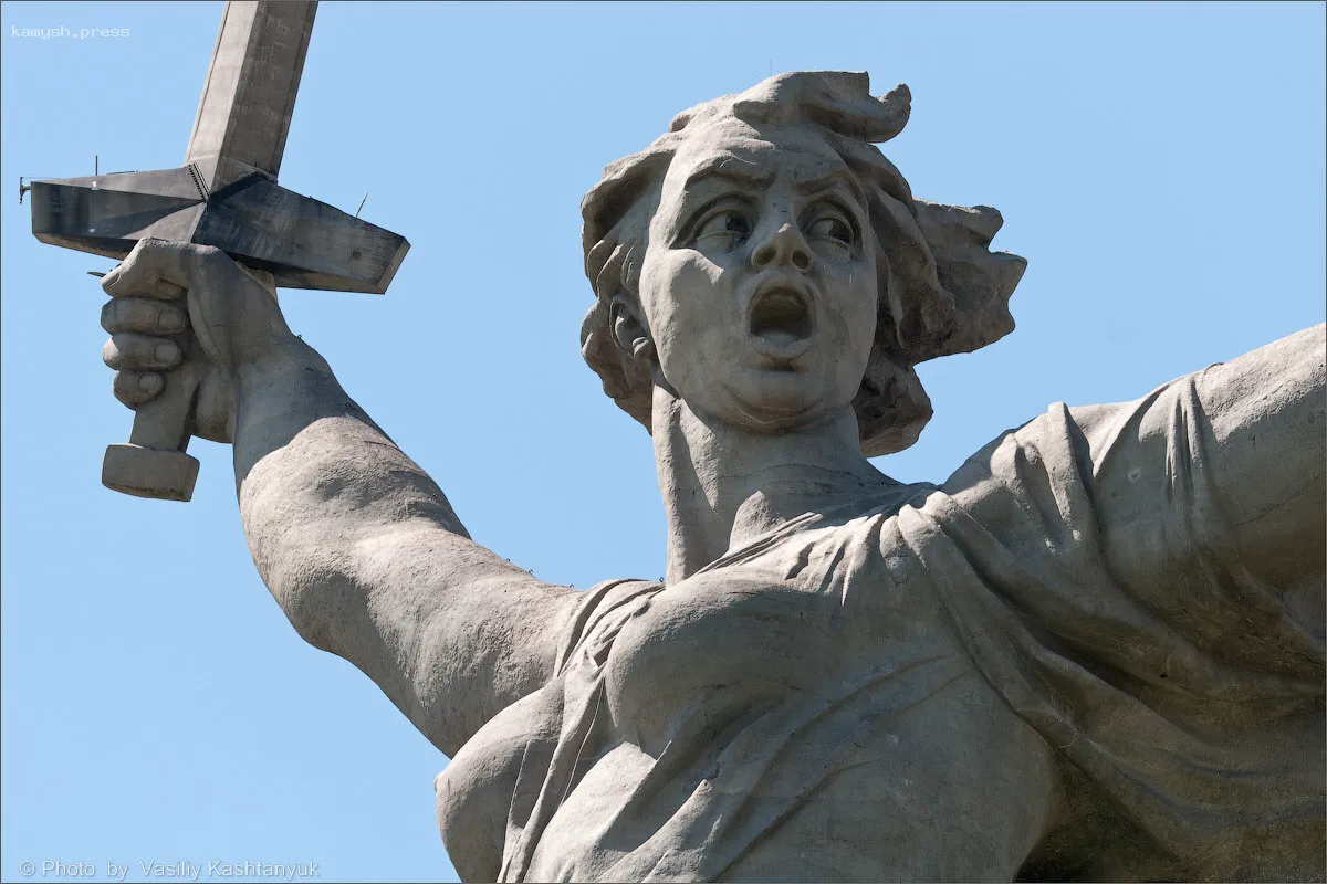 В Кемерове в Ленинском районе появилась копия статуи Родины-матери