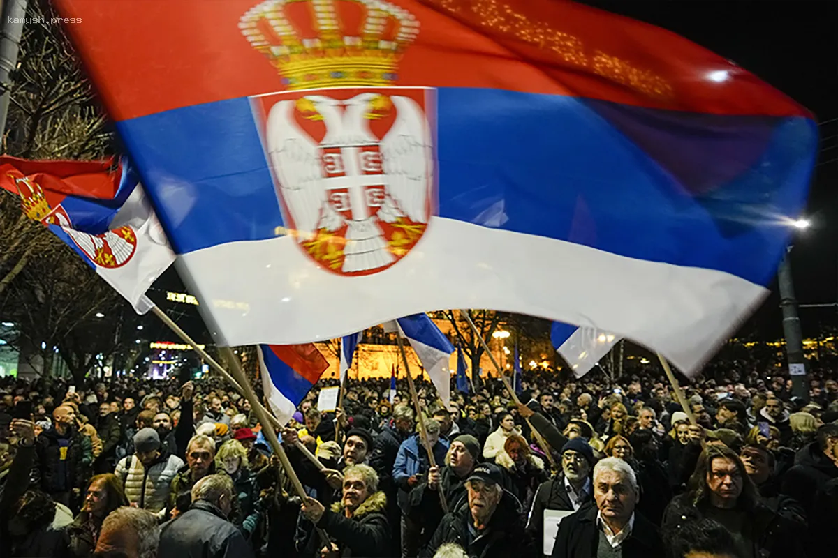 Студенты в Белграде завершили блокаду здания Радио и телевидения