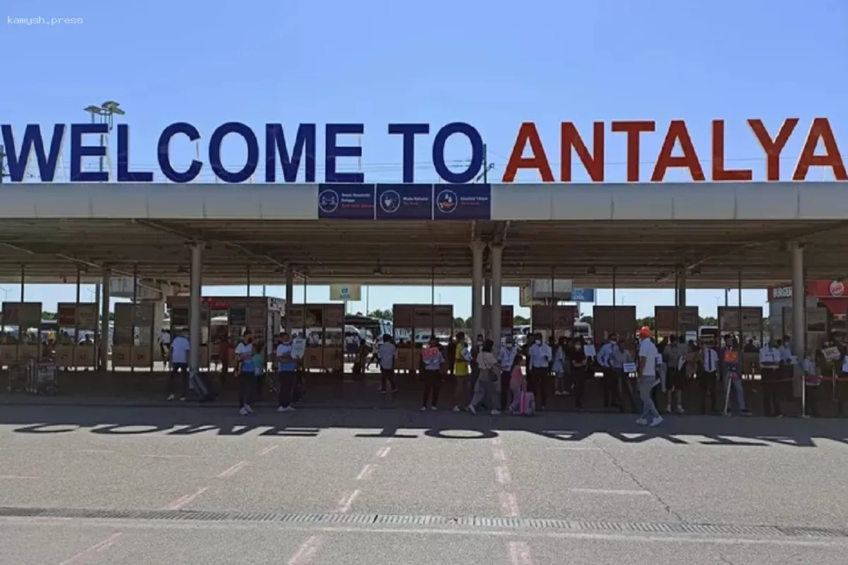 Анталию назвали самым проблемным курортом из-за задержек рейсов