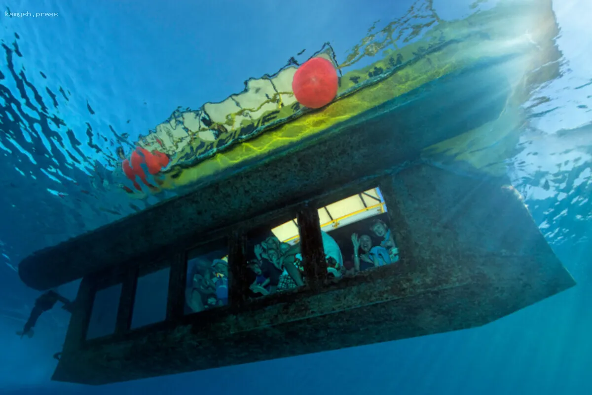 Крушение подводного аппарата в Египте унесло жизни шести человек, пятеро остаются в заточении