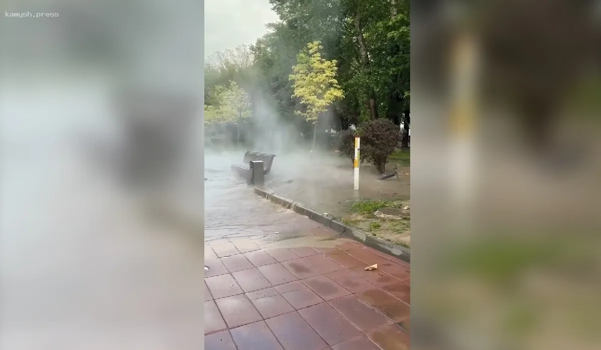 По московской улице разлился кипяток